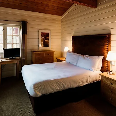 Chevin Country Park & Hotel 3*